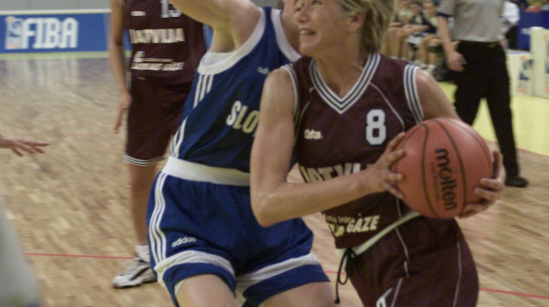 Latvijas sieviešu valstsvienības līdere deviņdesmitajos gados Diāna Skrastiņa.
Foto: no grāmatas "Latvijas basketbola valstsvienības: 90 spēles 90 gados"