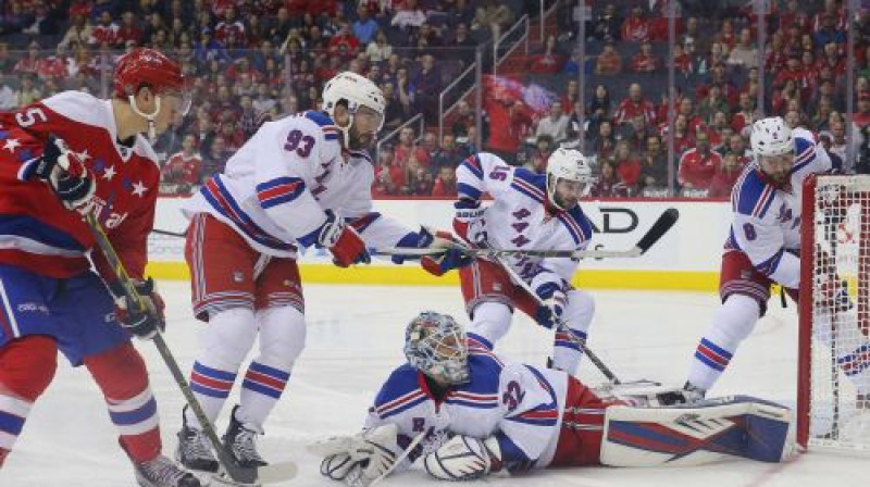 Ņujorkas vārtsargs Anti Rānta cīņā pret "Capitals"
Foto: AFP/Scanpix