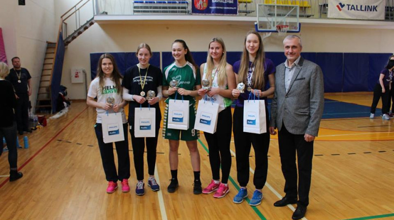 Traķu posma simboliskais piecinieks un Eiropas meiteņu basketbola līgas prezidents Igo Zanders
Foto: EYBL