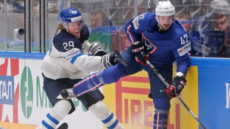 Patriks Laine pret Žiljēnu Derozjē
Foto: TASS/Scanpix