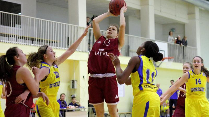 Latvijas U16 izlases kandidāte Anita Miķelsone Baltijas jūras kausa izcīņas turnīrā janvārī Tallinā.
Foto: basket.ee