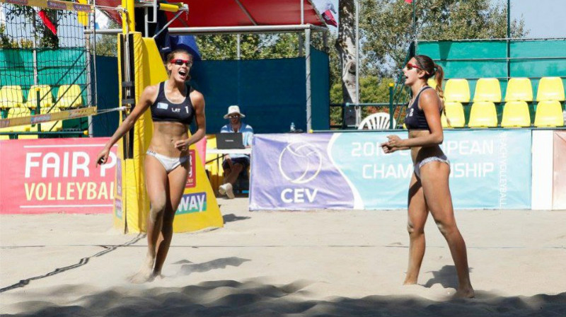 Tīna Graudiņa un Anastasija Kravčenoka 
Foto: Hellenic Volleyball Federation