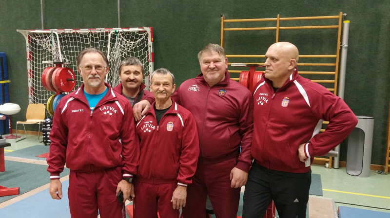 No kreisās: Jānis Lasmanis, Jurijs Ivaņušins,Jevgēņijs Vorobjovs, Dainis Reinholds un Vladimirs Kovaļskis.