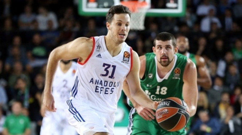 "Anadolu Efes" saspēles vadītājs Tomā Ertels
Foto: Euroleague.net