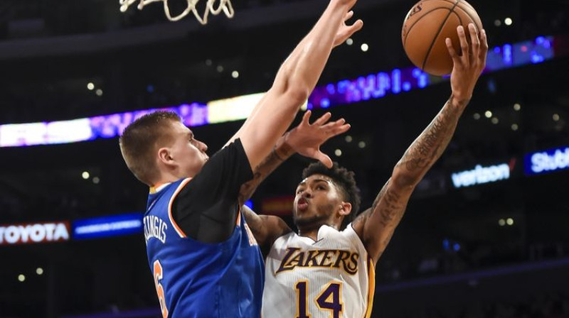 Kristaps Porziņģis pret "Lakers"
Foto: AP/Scanpix