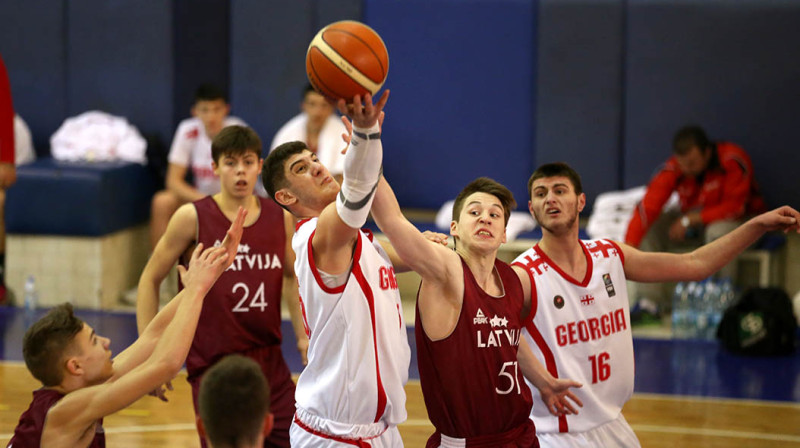 Kristaps Ķilps, Nikolajs Atanasovs un Latvijas U16 izlase: 4.vieta Turcijas turnīrā.
Foto: tbf.org