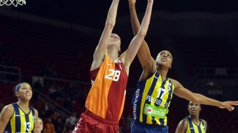 Kristīne Vītola cīņā ar Sandrini Grudu
Foto: Galatasaray