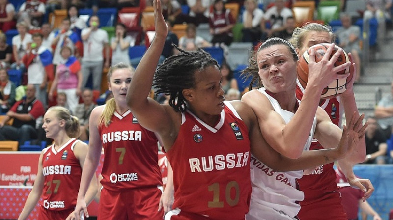 Anete Šteinberga cīņā ar Epifāniju Prinsu
Foto: fiba.com