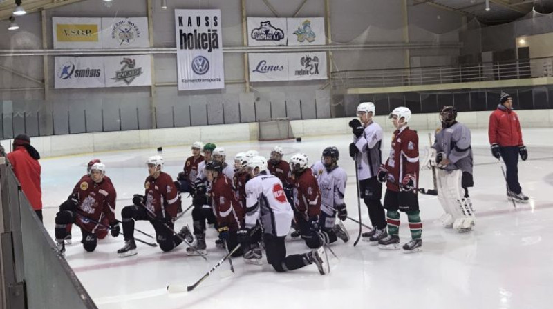"Rīgas" hokejisti treniņā
Foto: Hkr.lv
