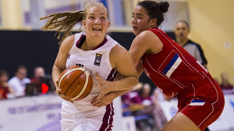 Laura Meldere: 27 punkti un 17 atlēkušās bumbas pret Serbiju
Foto: FIBA