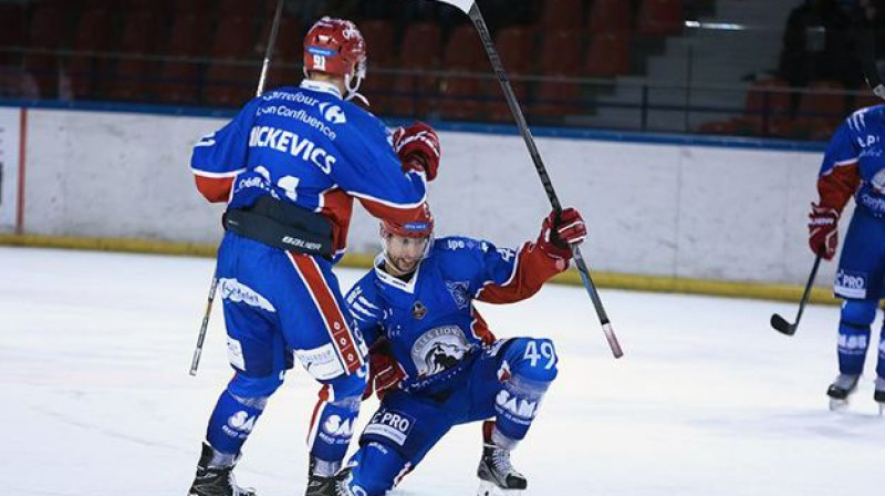 Artūrs Mickēvičs ar komandas biedru
Foto: www.liguemagnus.com