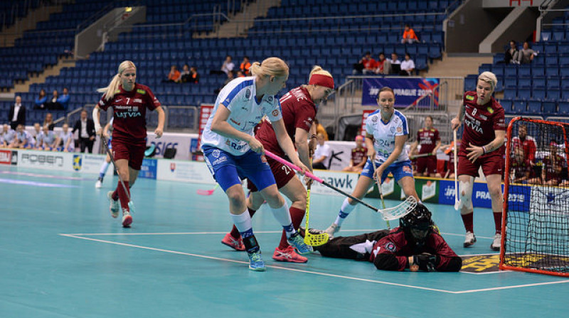 Latvijas izlases vārtsardzei Kristīnei Kirilovai šodien darba netrūka
Foto: IFF Floorball