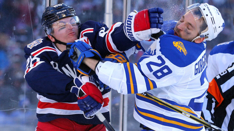 Džimijs Vīzijs un Zemgus Girgensons
Foto: USA Today Sports/Scanpix