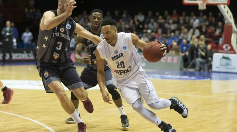 Brendins Karijs ("Donar") uzbrukumā "Cluj Napoca" grozam
Foto: FIBA