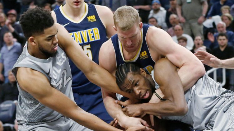 Cīņa starp Minesotas un Denveras komandām bija īpaši sīva
Foto: AP/Scanpix