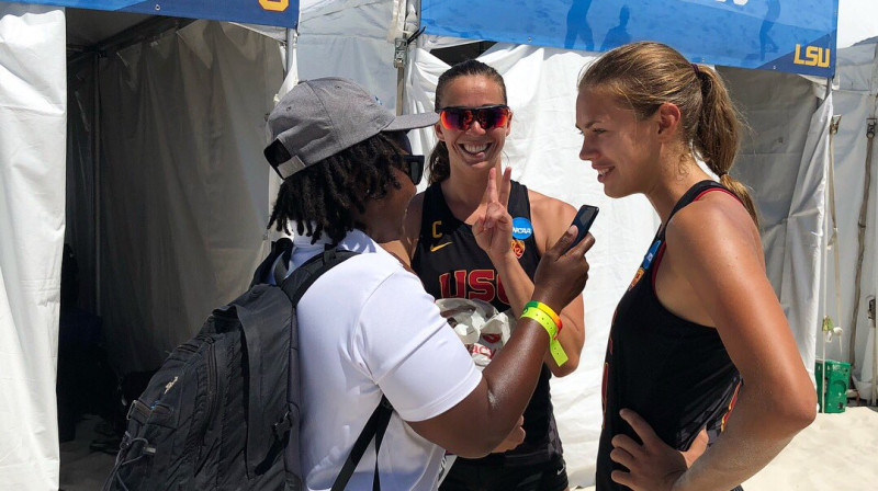 Tīna Graudiņa (pa labi)
Foto: USC Beach Volleyball