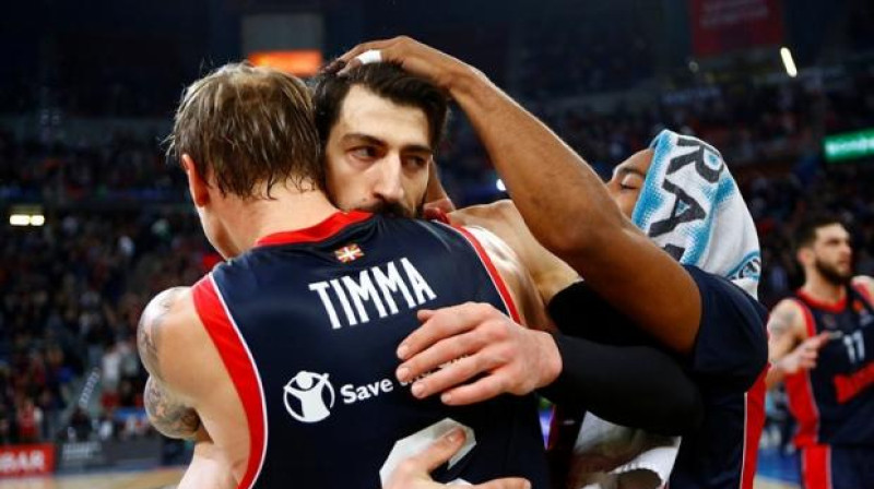 Jānis Timma un Tornike Šengelija 
Foto: Euroleague