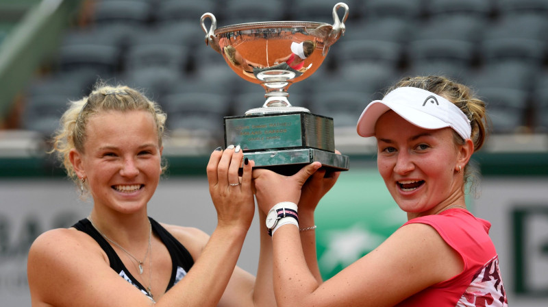 Kateržina Sinjakova un Barbora Krejčīkova
Foto: EPA/Scanpix