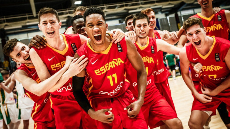 Spānijas izlase pēc uzvaras pār Lietuvu
Foto: http://www.fiba.basketball