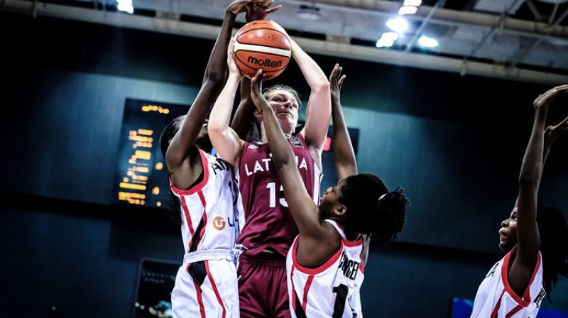 Anita Miķelsone spēlē pret Angolu
Foto: FIBA