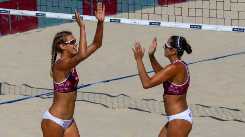 Tīna Graudiņa un Anastasija Kravčenoka
Foto: @bmshotsmedia / facebook.com/Jurmala.Beachvolley