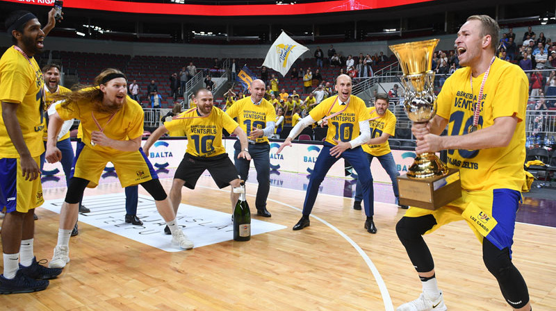 "Ventspils" komanda vismaz pagaidām ir kļuvusi par pēdējo LBL čempionvienību. 
Foto: Romāns Kokšarovs/f64