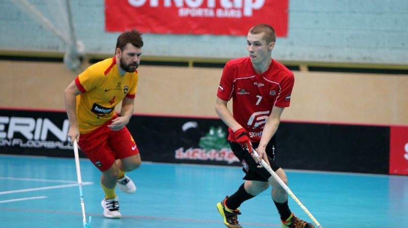 Pagājušajā nedēļā spilgtu maču aizvadīja Niks Blumfelds (#7)
Foto: Ritvars Raits, Floorball.lv