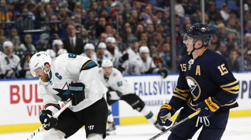 Džo Pavelski un Džeks Aikels. Foto: USA Today Sports/Scanpix