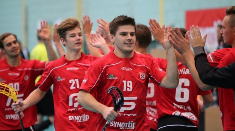 Toms Akmeņlauks bija rezultatīvs abu komandu pirmajā savstarpējā spēlē un arī Lielvārdes pēdējā mačā
Foto: Ritvars Raits, Floorball.lv