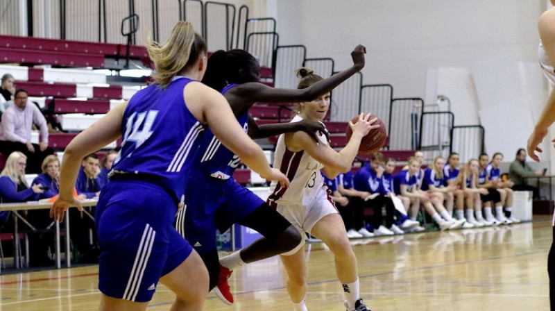 Anita Miķelsone (ar bumbu). Foto: Siim Semiskar, basket.ee