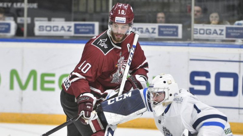 Lauris Dārziņš spēlē pret Minskas "Dinamo". Foto: Romāns Kokšarovs/F64