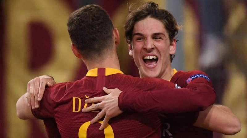 Edins Džeko un Nikolo Dzaniolo. Foto: Reuters/Scanpix