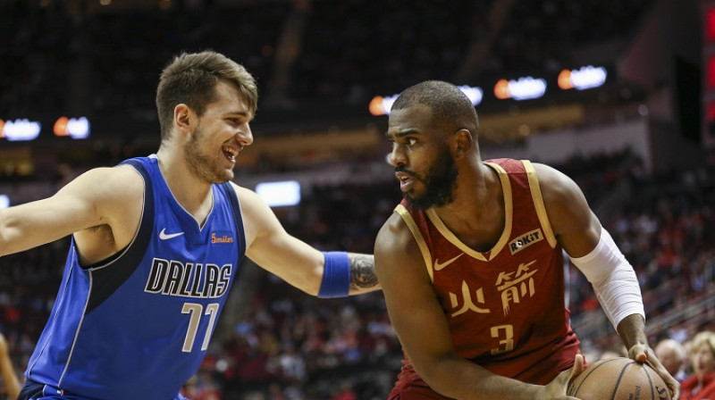 Luka Dončičs 2019. gada 11. februārī cīņā ar Krisu Polu. Foto: USA Today/Scanpix