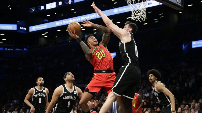 Rodions Kurucs pret Džonu Kolinsu. Foto: AP/Scanpix