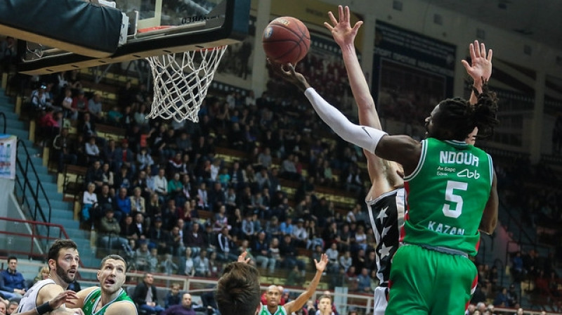 "Unics" basketbolists Moriss Ndurs uzbrukumā. Foto: VTB līga