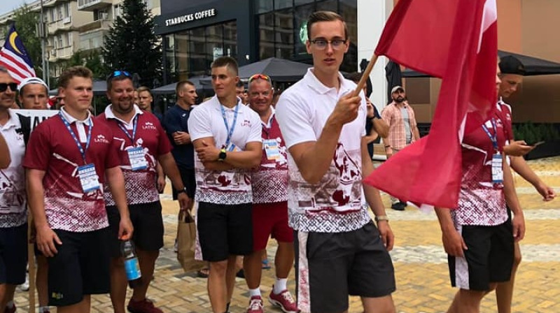 Latvijas delegācija pasaules junioru un U23 čempionāta atklāšanas ceremonijā. Foto: Latvijas Kanoe federācija