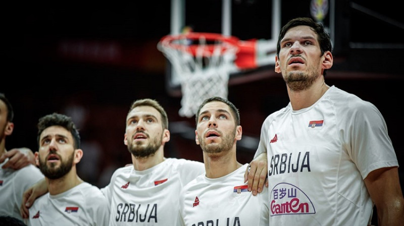 Bobans Marjanovičs ar komandas biedriem. Foto: FIBA