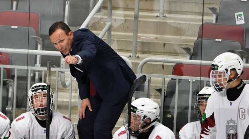 Oļegs Sorokins vada Latvijas U18 izlasi. Foto: LHF