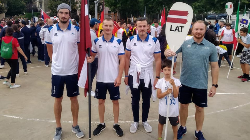 Latvijas delegācija pasaules čempionātā. Foto: Laivu nams - Valmiera