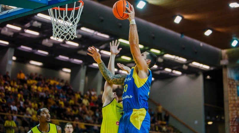 Ronalds Zaķis uzbrukumā. Foto: FIBA