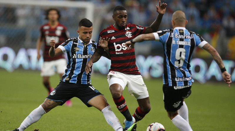 Epizode no cīņas starp Portualegri "Grêmio" un Riodežaneiro "Flamengo" komandām. Foto: Edison Vara/AP/Scanpix