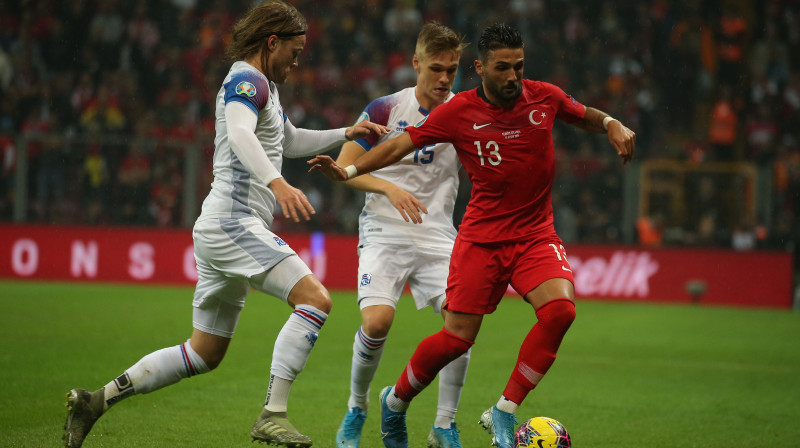 Cīņas epizode spēlē starp Turcijas un Islandes izlasēm. Foto: Imago/Scanpix