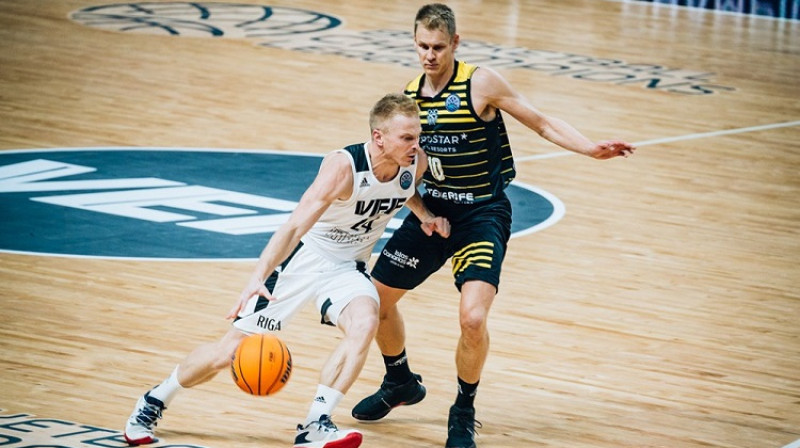 Kristaps Mediss: 11 punkti pret "Tenerife". Foto: Mikus Kļaviņš