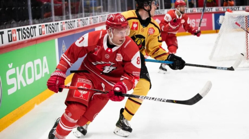 Ronalds Ķēniņš (Nr. 81) spēlē ar Zviedrijas "Luleå". Foto: Didier Charles/championshockeyleague.com