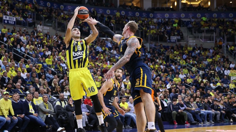 Jānis Timma aizsardzībā. Foto: Euroleague.net