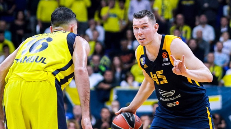 Dairis Bertāns spēlē pret "Fenerbahce". Foto: bckhimki.ru