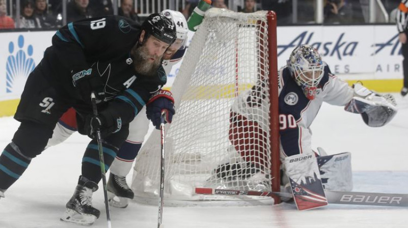 Elvis Merzļikins spēlē pret "Sharks". Foto: AP/Scanpix