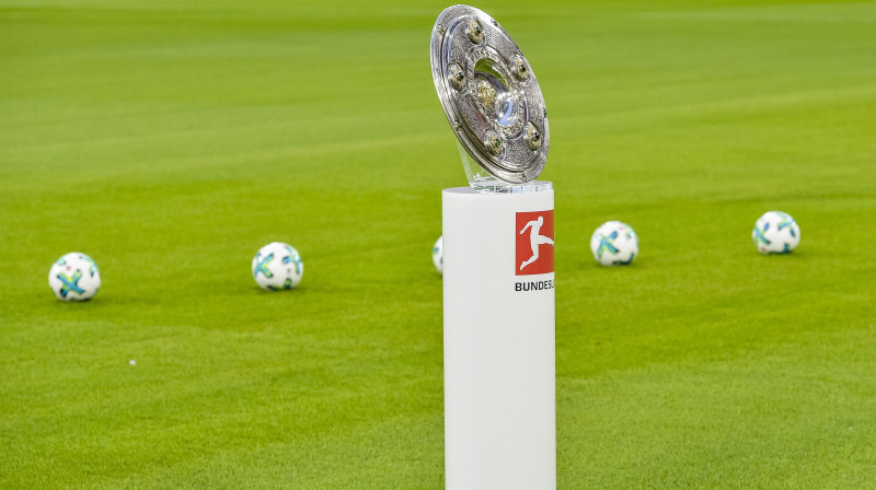 Vācijas Bundeslīgas trofeja. Foto: AFP/Scanpix