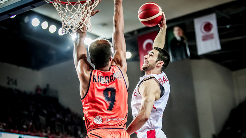 Nīdarlende kvalifikācijas turnīra sākumā šokēja Turciju. Foto: FIBA