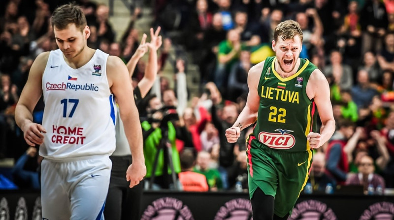 Eimants Bendžuss čehu grozā iemeta 26 punktus. Foto: FIBA